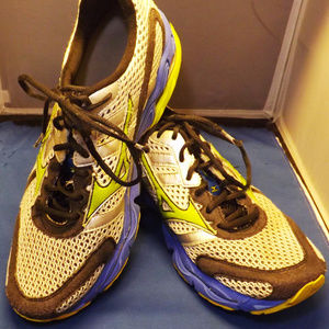 EUC. Mens Mizuno Wave Enigma 2 Pro Runners 11.5